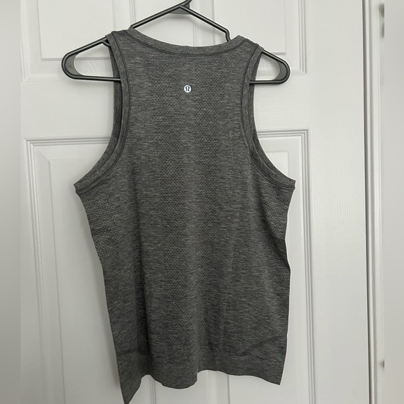 Lululemon grey tank top size 6 - Picture 2 of 3